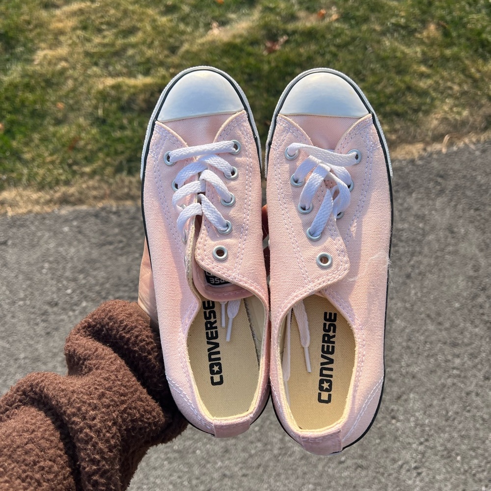 Y2K, pink converse, low tops, size 6